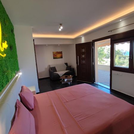 Theasis 4 Luxury Studio With Sea View เนโอสมาร์มาราส ภายนอก รูปภาพ